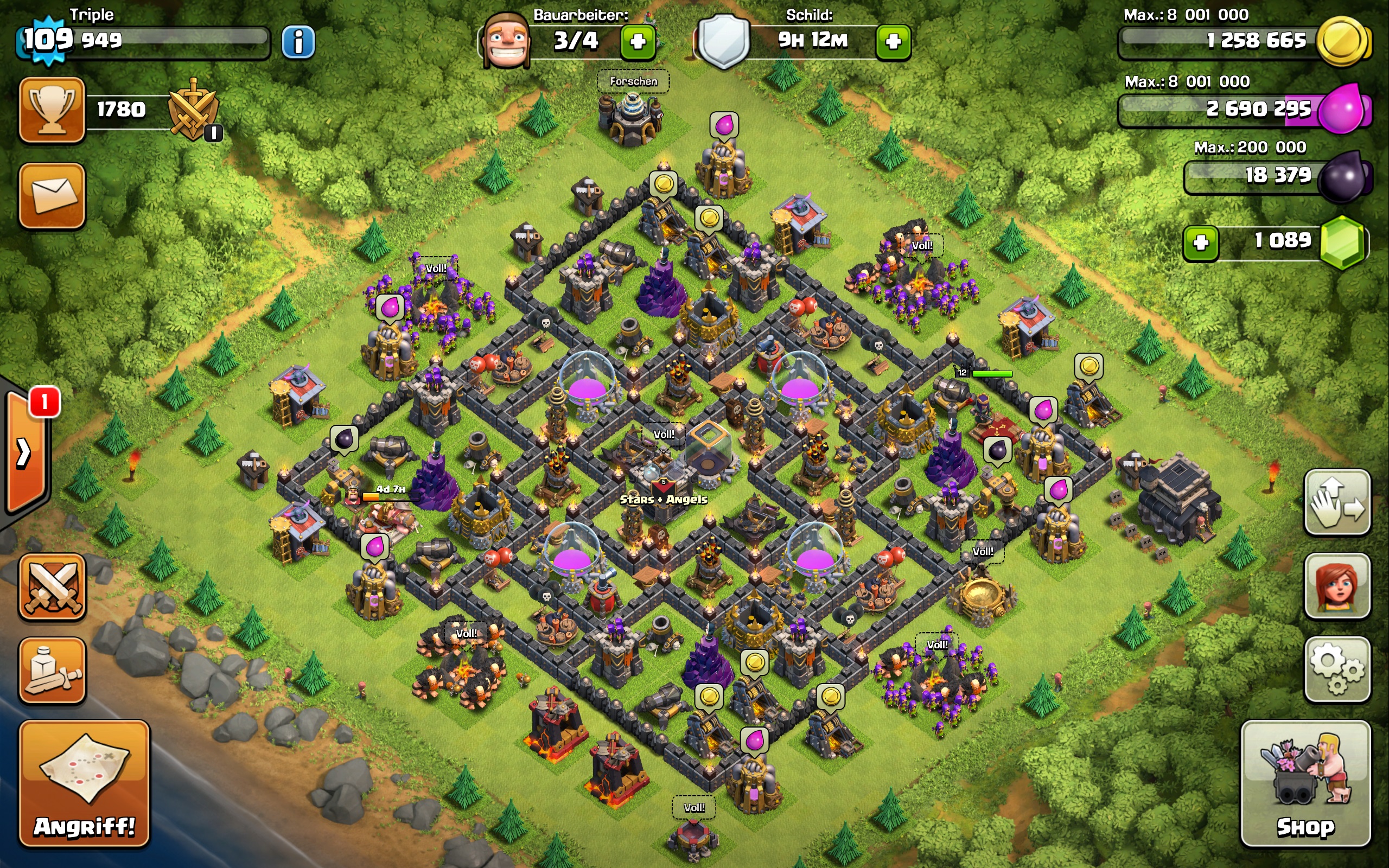 Продам clash of clans. Клэш оф кланс 2013. Игра игра Clash of Clans. Clash of Clans 2022. Клешов АВ кленс 8 ратуша.